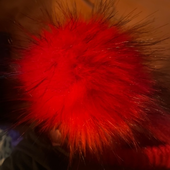 COPY - TOPSHOP Red Pom Beanie Zara - Picture 3 of 3